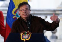 El presidente colombiano, Gustavo Petro, denunció este lunes que su país está siendo bombardeado desde Ecuador.