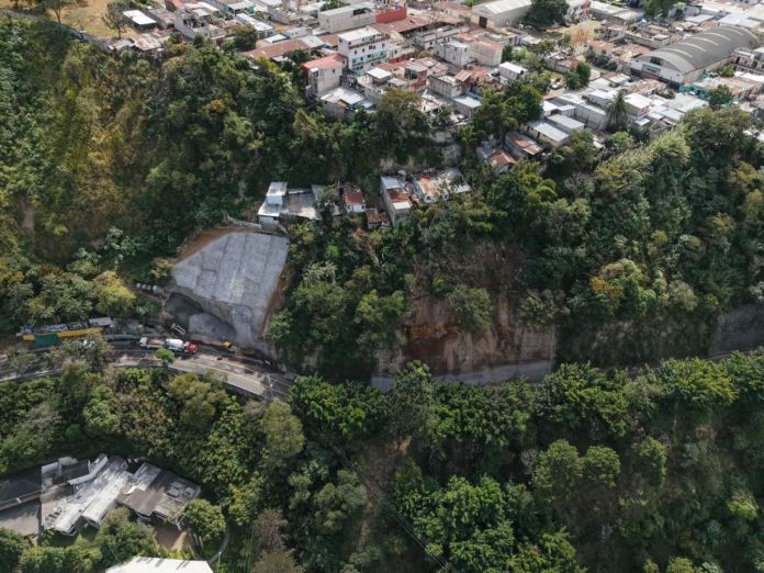 Covial informó que la ruta ha sido despejada luego de los trabajos realizados en la Avenida Hincapié. La Hora: Covial
