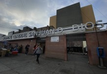 El supuesto delincuente fue llevado al Hospital General San Juan de Dios por los Bomberos Voluntarios. Foto La Hora