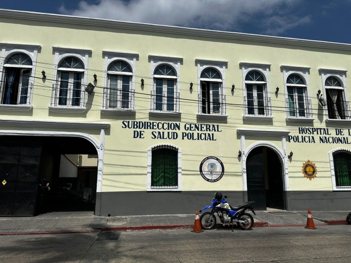 El actual hospital para agentes y otro personal de la PNC se ubica en la 12 avenida de la zona 1. 