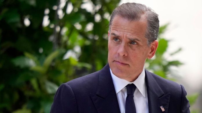 Hunter Biden Un juez de Estados Unidos inhabilitó el lunes a Hunter Biden, hijo del expresidente Joe Biden, para ejercer la abogacía en el estado de Connecticut.