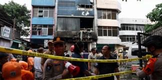 Un incendio de gran magnitud en un edificio de siete niveles en Yakarta, Indonesia, dejó al menos 22 personas fallecidas y varias más heridas.