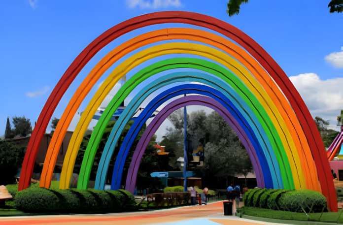 Irtra Irtra continúa con su temporada navideña 2025 con desfiles aún programados en Mundo Petapa y Xetulul, ofreciendo espectáculos familiares durante diciembre y los primeros días de enero.