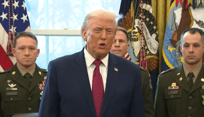 La demanda millonaria de Trump contra la BBC por difamacion en un video La demanda millonaria de Trump contra la BBC por difamación en un video