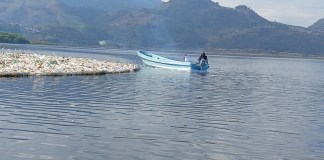 Lago de Amatitlán, donde los tres cuerpos fueron hallados por los bomberos. Foto La Hora: Cuerpo de Bomberos Voluntarios.