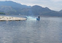 Bomberos Voluntarios localizan y rescatan tres cuerpos en el lago de Amatitlán Lago de Amatitlán, donde los tres cuerpos fueron hallados por los bomberos. Foto La Hora: Cuerpo de Bomberos Voluntarios.