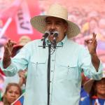 El presidente de Venezuela, Nicolás Maduro, pidió este miércoles a los campesinos y pescadores del país estar preparados para "partirle los dientes" a Estados Unidos.