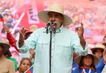 El presidente de Venezuela, Nicolás Maduro, pidió este miércoles a los campesinos y pescadores del país estar preparados para "partirle los dientes" a Estados Unidos.