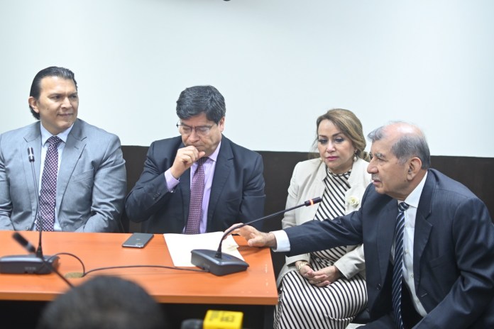 Los magistrados del TSE, Gabriel Aguilera, Rafael Rojas, Irma Elizabeth Palencia y Mynor Franco, en el edificio de Torre de Tribunales. Foto La Hora: Archivo.