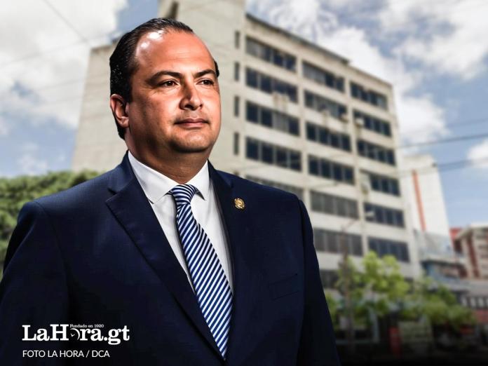Mario Búcaro Flores y situación de pasaporte diplomático. Foto La Hora