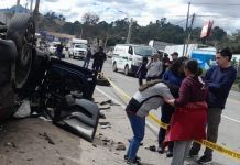 Mientras caminaban por vía pública madre e hijo son atropellados en ruta hacia Quetzaltenango.