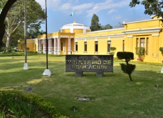 Fachada del Ministerio de Educación. Foto La Hora: Archivo.