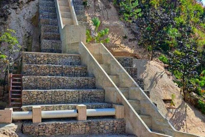 Muro de proteccion entre Chichicastenango y Santa Cruz del Quiche Muro de protección construido en la ruta entre Chichicastenango y Santa Cruz del Quiché. Foto La Hora: CIV