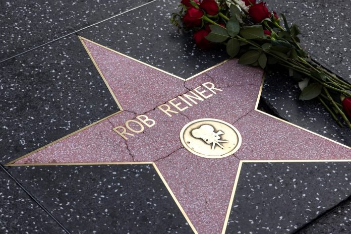 Nick Reiner Nick Reiner fue detenido por las autoridades al ser el principal sospechoso del asesinato de sus padres, Rob Reiner y Michele Singer.