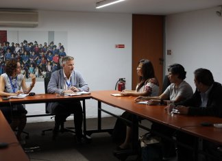 La Oacnudh conversa con la exmandataria de CICIG, Claudia Gónzalez, y dos abogados que han defendido a ex operadores de justicia criminalizados en Guatemala. Foto La Hora: Oacnudh.
