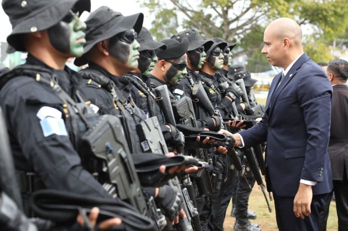 Los nuevos agentes han sido asignados a zonas de mayor incidencia para la lucha contra el crimen. Foto La Hora: PNC