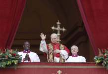 El papa León XIV, en su primer mensaje de Navidad antes de la bendición 'Urbi et Orbi', "justicia, paz y estabilidad para el Líbano, Palestina, Israel y Siria"