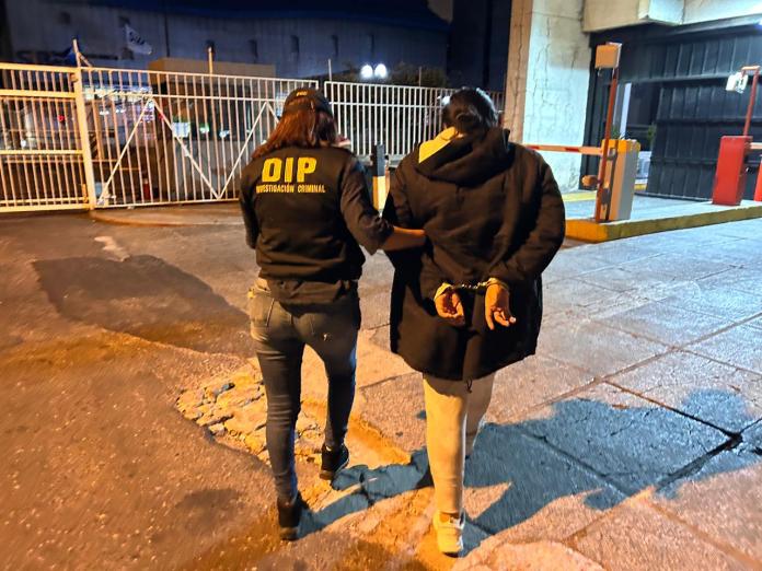 Pareja sentimental de uno de los 20 fugados Pareja sentimental de uno de los 20 fugados de Fraijanes II. Foto La Hora: PNC