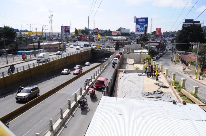 El paso a desnivel beneficiará a más de 120 mil conductores que transitan por este sector diariamente. Foto La Hora: Sebastián Siero