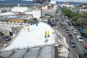 Vence el plazo sin cumplirse la entrega del paso a desnivel en la Calzada Roosevelt