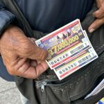 Premio de Q7 millones de la Lotería Santa Lucia. Foto La Hora: José Orozco