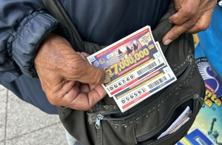 Premio de Q7 millones de la Lotería Santa Lucia. Foto La Hora: José Orozco