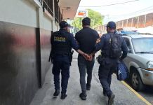 Recapturan a presunto sicario que pretendía realizar un ataque armado en Escuintla Presunto sicario recapturado cuando pretendía realizar un ataque armado en Escuintla. Foto La Hora: PNC