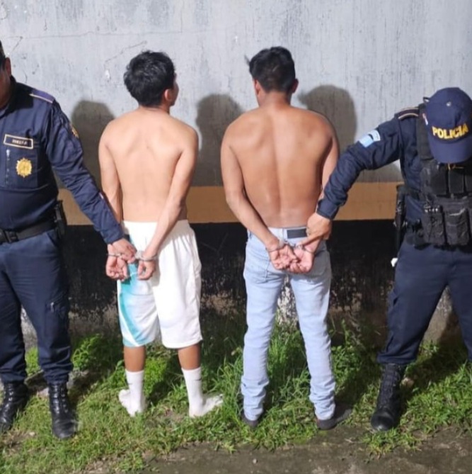 Presuntos terroristas del Barrio 18 capturados en Quetzaltenango. Foto La Hora: PNC