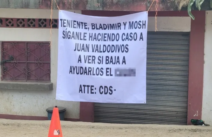Principal Manta colocadas en San Marcos, por el Cartel de Sinaloa (CDS). Foto La Hora: RR.SS.