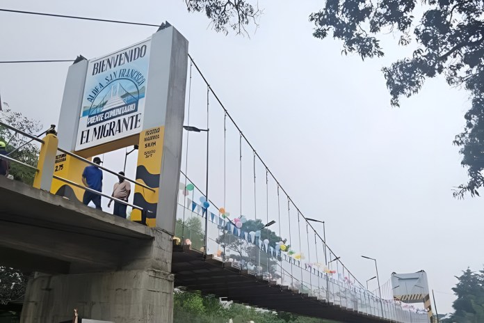 Puente construido por comunitarios en Baja Verapaz no puede ser intervenido por CIV al ser ruta municipal.