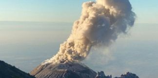 Registro de la actividad constante del volcán Santiaguito. Foto La Hora: Conred