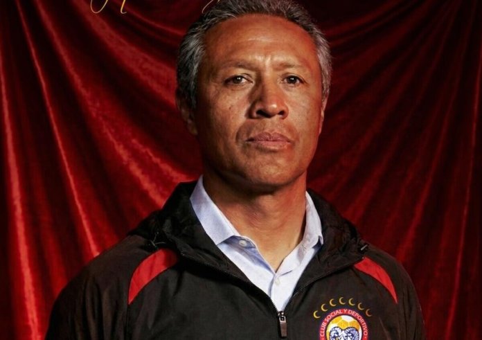 El mexicano Roberto Hernández llega al banquillo de Xelajú MC en sustitución de Amarini Villatoro.