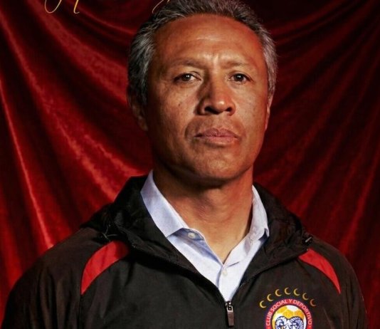 El mexicano Roberto Hernández llega al banquillo de Xelajú MC en sustitución de Amarini Villatoro.