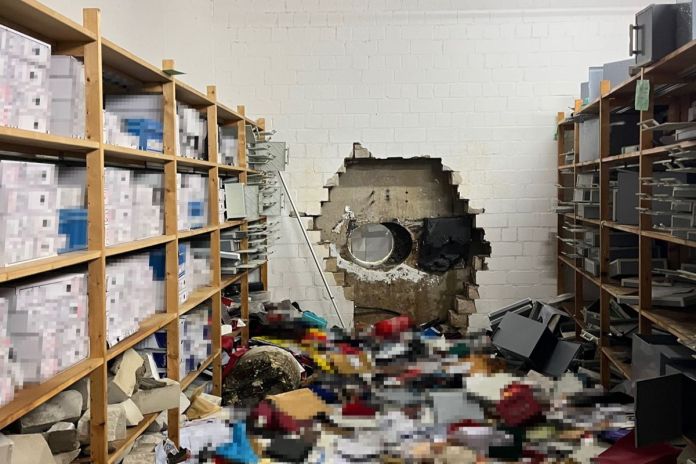 Agujero realizado para el robo de un banco en Alemania. Foto La Hora: EFE