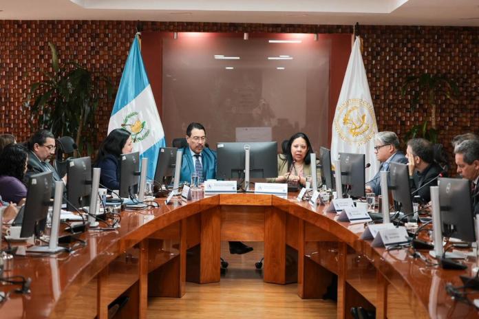 Finanzas comienza reuniones de trabajo para inversión de préstamo por USD50 millones en digitalización.
