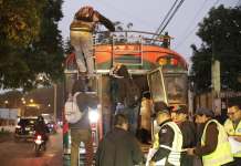 Operativo en bulevar La Pedrera deja seis unidades sancionadas por sobrecarga Unidades sancionadas por sobre carga de pasajeros. Foto La Hora: DGT.