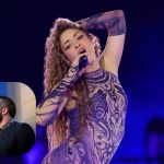 Archivo de Shakira en un concierto y Bukele durante discurso en El Salvador. Foto La Hora: X: Shakira/ Nayib Bukele