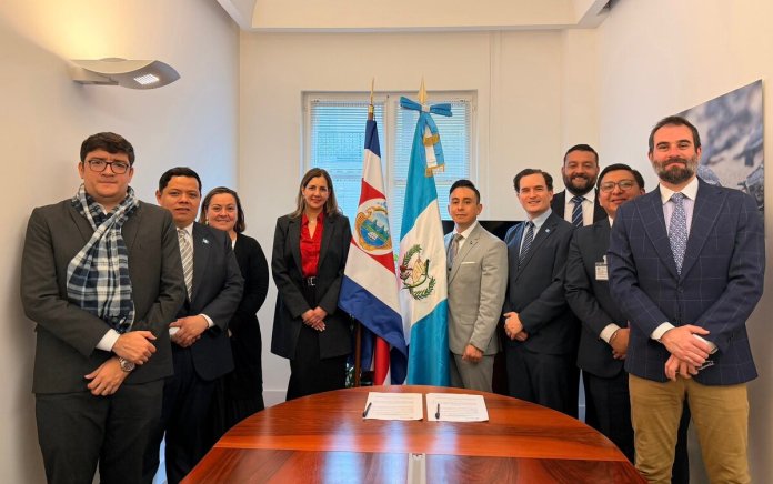 Superintendencia de Competencia firma su primer convenio internacional