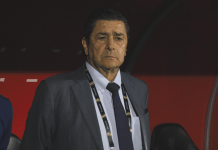 Luis Fernando Tena no estuvo en el banquillo de Guatemala en su partido amistoso frente a Argelia tras someterse a una operación.