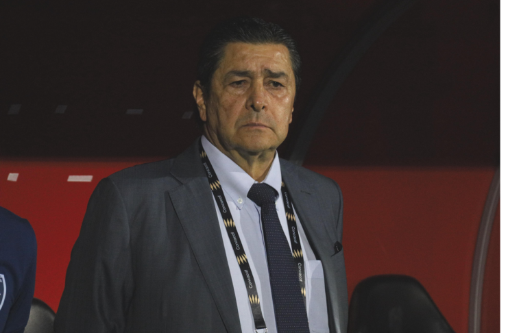 Luis Fernando Tena no estuvo en el banquillo de Guatemala en su partido amistoso frente a Argelia tras someterse a una operación.