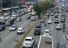 El tránsito en ambos carriles de El Trébol ha aumentado en las últimas horas de este sábado 20 de diciembre. Foto La Hora: Daniel Ramírez
