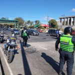 Los agentes mantienen operativos en varias zonas de la capital para hacer valer los artículos de la Ley de Tránsito. Foto La Hora: PNC Tránsito