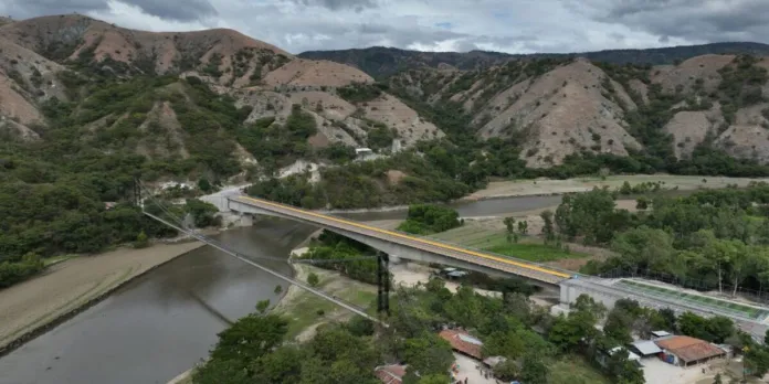 Tras inauguración del segundo puente más grande del paÃs, el CIV busca conectarlo con esta ruta