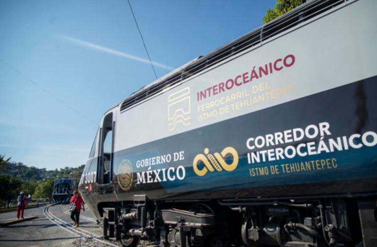 El tren Transístmico, parte del Corredor Interoceánico del Istmo de Tehuantepec (CIIT), un megaproyecto que conecta los océanos Atlántico y Pacífico mediante trenes, puertos y polos industriales, se descarriló la mañana de este domingo, informó la Secretaría de Marina (Semar) de México, sin precisar si había o no personas afectadas. Imagen de archivo. Foto: La Hora/ EFE/Luis Villalobos