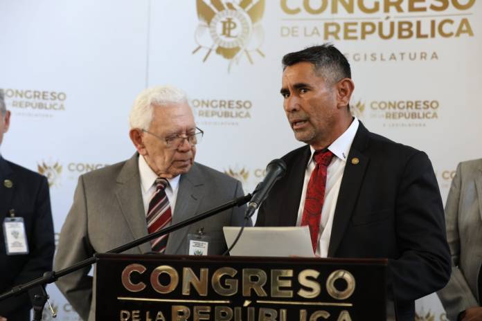 Desde que asumió como diputado, Tres Kiebres ha presentado tres iniciativas de ley, la más reciente fue el pasado 25 de noviembre.