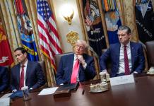 Trump insiste en que los ataques en territorio venezolano comenzarán «muy pronto» El presidente de Estados Unidos, Donald J. Trump, planteó la posibilidad de ataques a países involucrados en el narcotráfico. Foto La Hora: EFE.