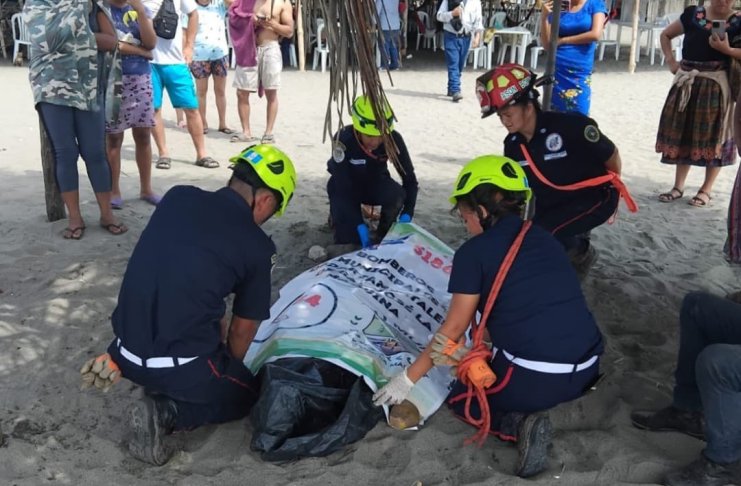 Localizan a menor de edad arrastrada por un alfaque en la playa del Tulate. Foto La Hora: ASONBOMD.