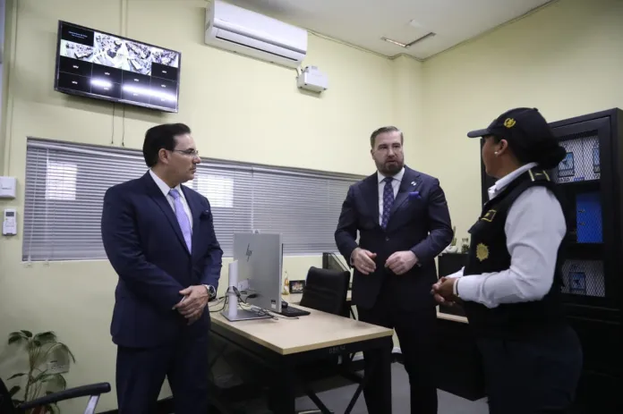 Unidad de Análisis Financiero inaugurada con autoridades del Ministerio de Gobernación y Embajada de EE. UU. Foto La Hora: Mingob Unidad de Análisis Financiero inaugurada con autoridades del Ministerio de Gobernación y Embajada de EE. UU. Foto La Hora: Mingob