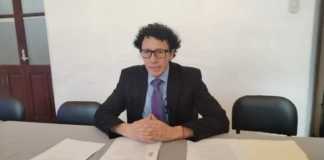 Carlos Bezares, presenta un informe en la CC por la apelación que presentaron sus excompañeros por el control del partido VOS. Foto: La Hora