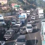 En el km. 14 ruta CA-9 hacia el sur, un camión averiado complica el tránsito en la zona, según la PMT de Villa Nueva. Foto La Hora: captura de pantalla